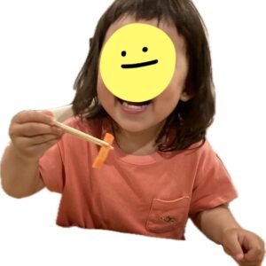 【2歳児】箸が使えるようになってきた！
